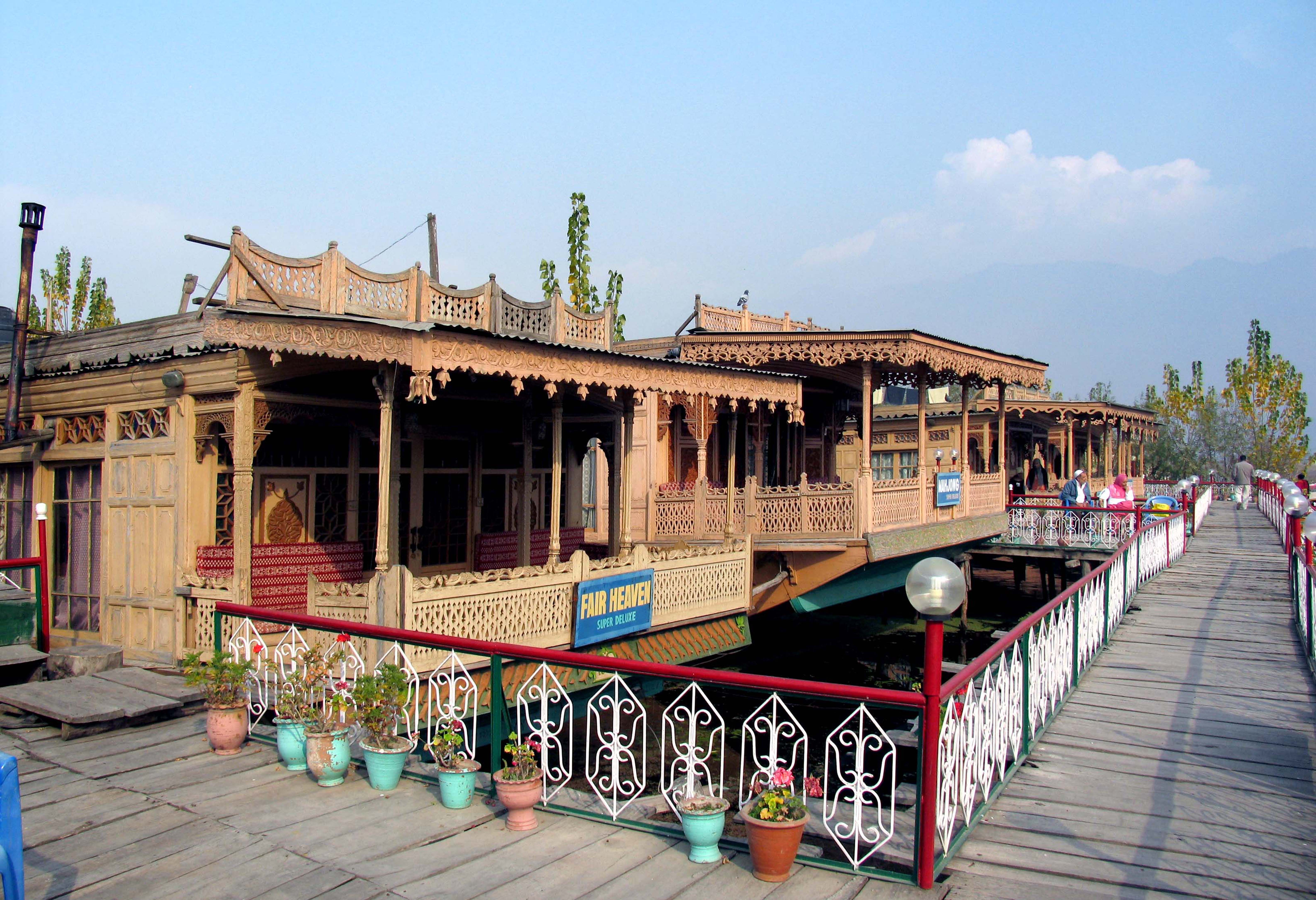 Deluxe House Boat, Srinagar, Jammu &amp; Kashmir, India Hotel ...